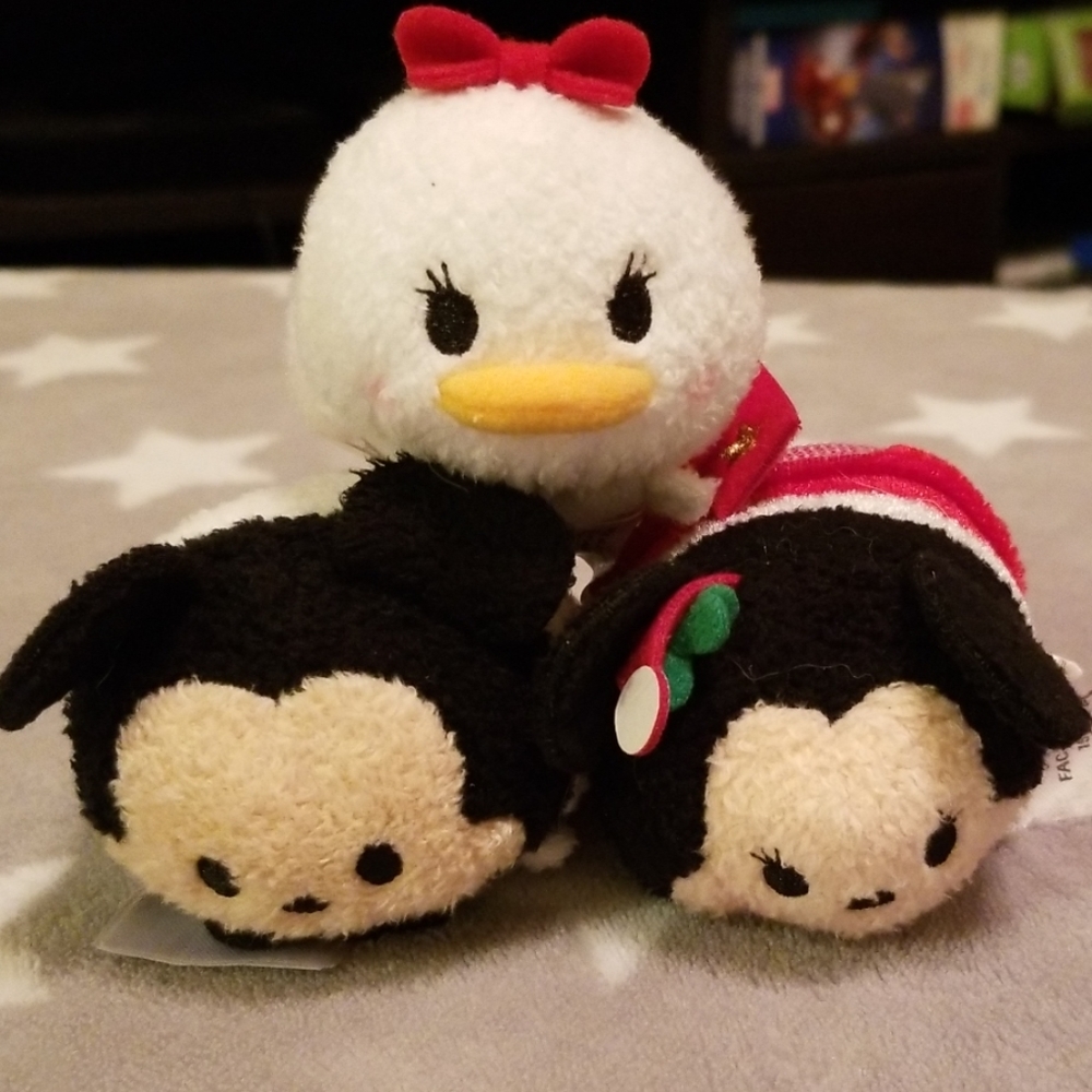 Disney Tsum Tsum Plush Mickey Minnie Daisy XMAS - Picture 1 of 5